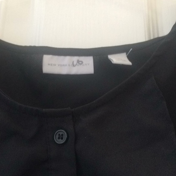 NEW York and company ladies black top large - Picture 3 of 4